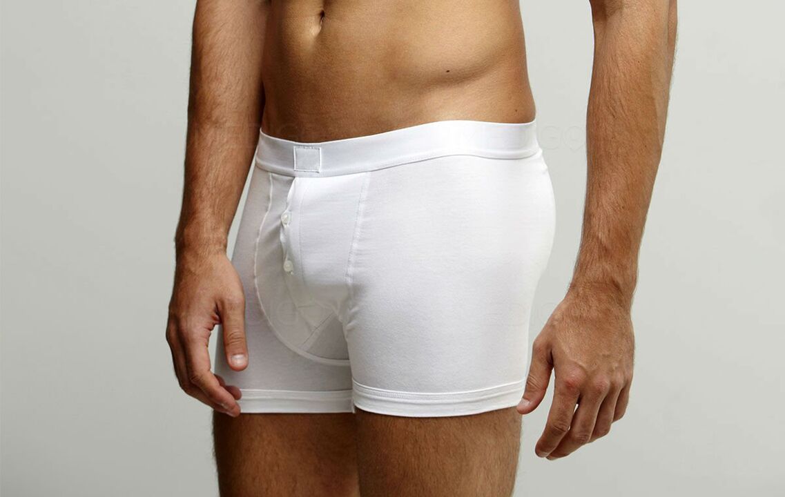 Voordat een man de oefeningen uitvoert, moet hij zich voorbereiden