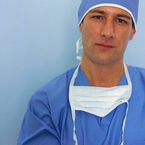 arts die een penisvergrotingsoperatie uitvoert